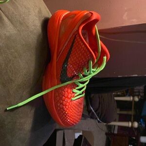 Kobe Reverse Grinch size 6 youth. Gently used with box.